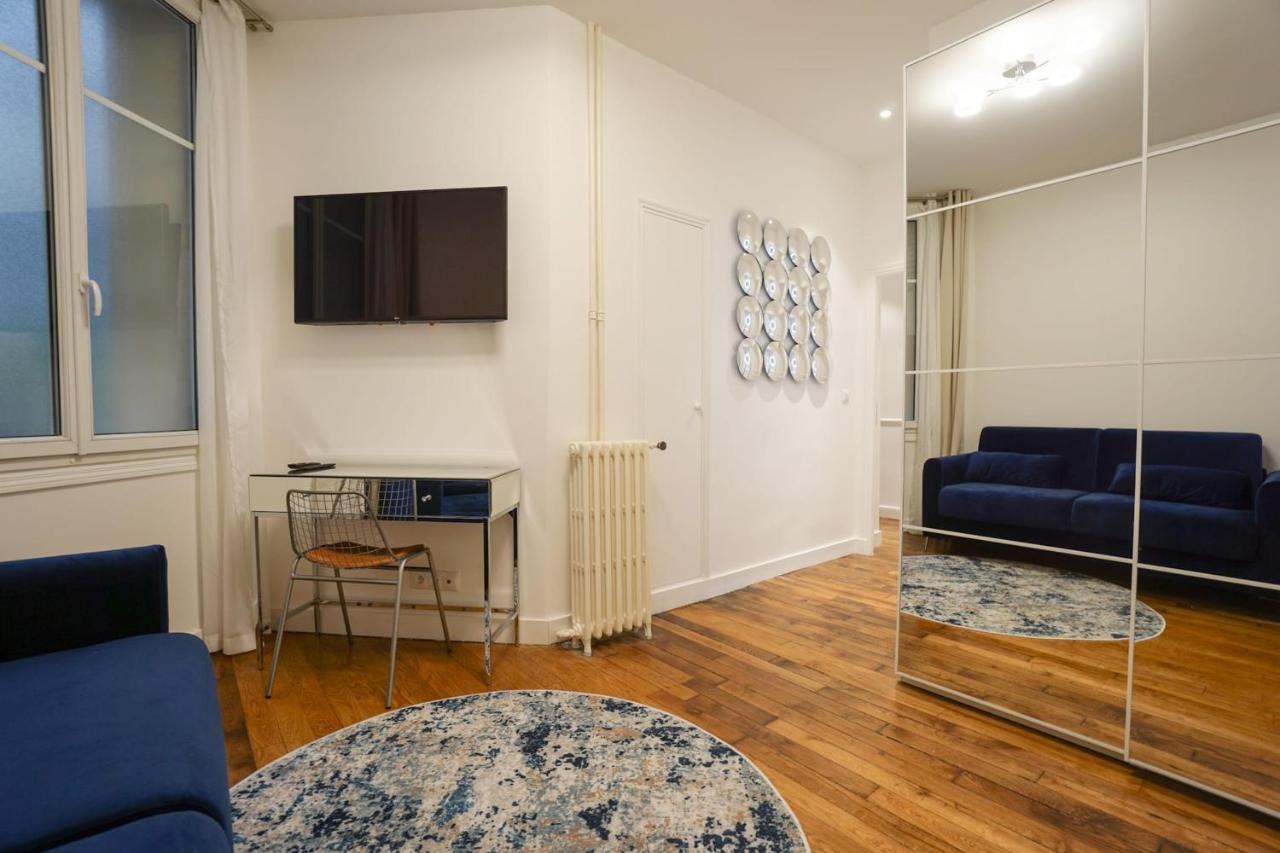 Large Flat At 2 Steps From The Eiffel Tower Apartment Paris Exterior photo
